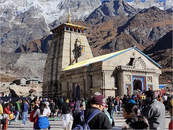 Kedarnath-religious-place-to-travel-with-family-in-India-in-May