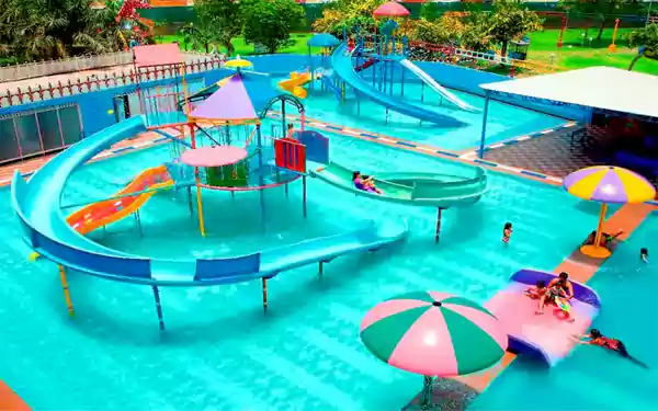 Pools and fun rides in Drizzling Water Park Ghaziabad