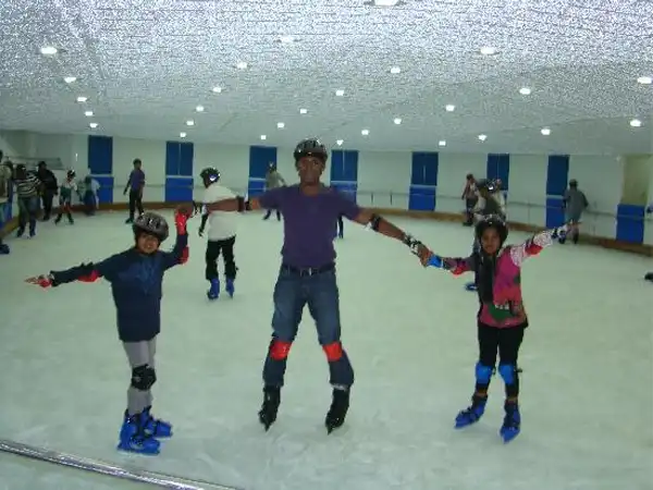 skating in EsselWorld