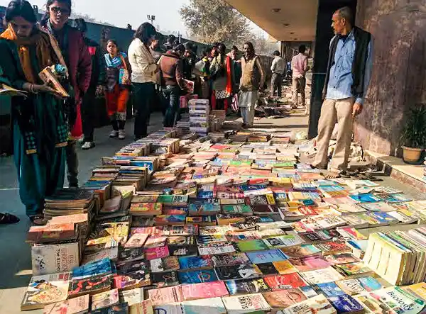 Books market in Karol Bagh