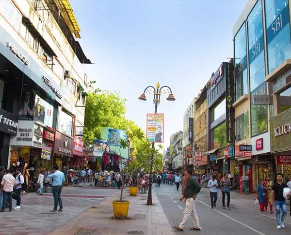 Streets of Karol Bagh market