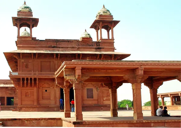 a red stone monument in Fatehpur Sikri