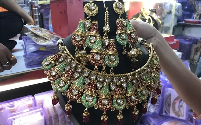 Bandra Hill Road Market