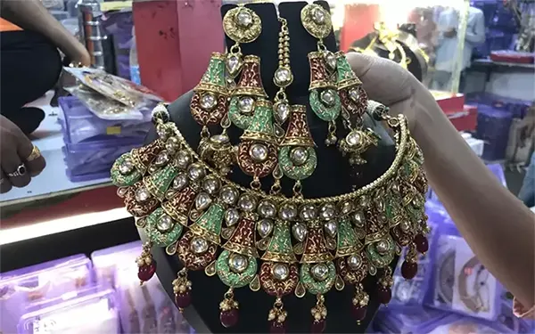 Bandra Hill Road Market