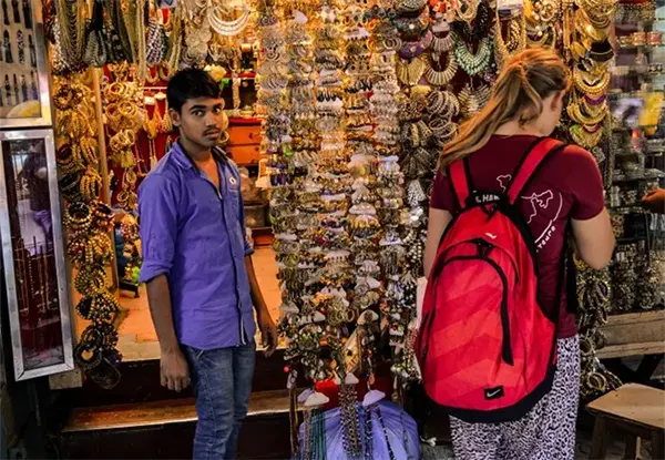 Colaba Market Timings