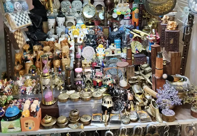 Colaba Shopping Market