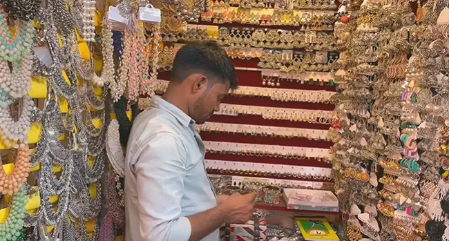 Colaba Street Shopping