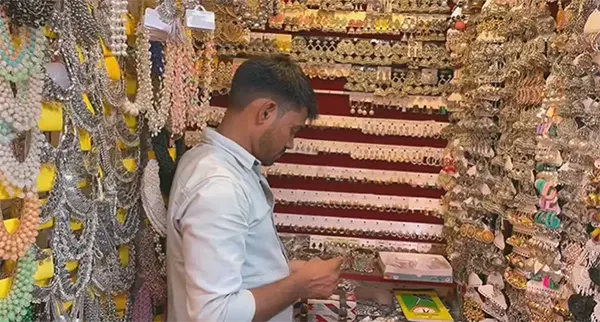 Colaba Street Shopping