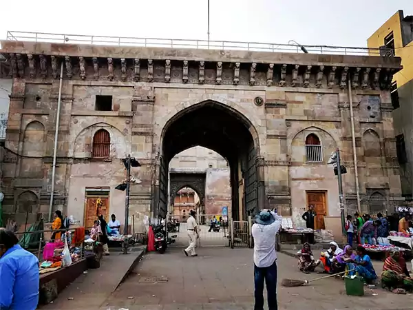 Facts about Lal Darwaja