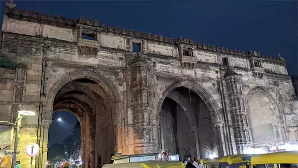 Teen Darwaza