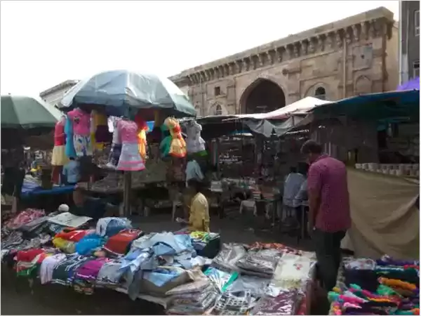 What to buy at Lal Darwaja Markets