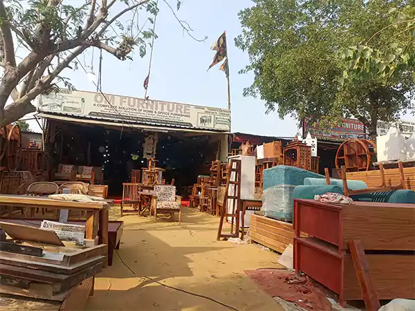 Om Furnishers