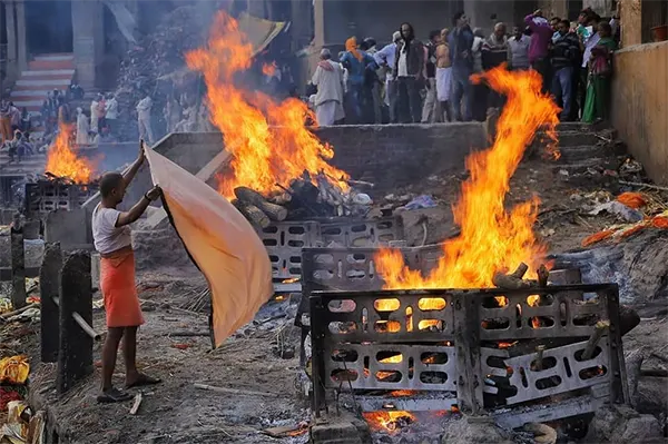 Rituals at Manikarnika Ghat