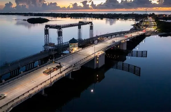 Pedestrian bridge over Lake Worth Lagoon between West Palm Beach and Palm Beach
